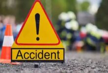 Auto-rickshaw overturns after going out of control while trying to save a child; 2 dead, 3 critically injured.