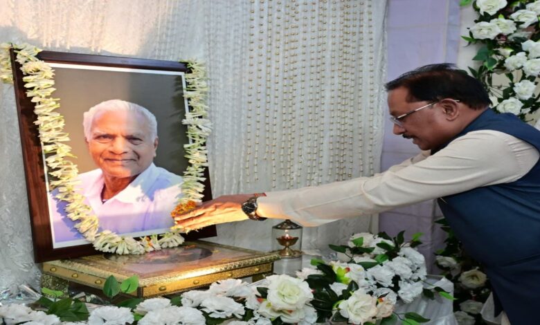 Chief Minister Vishnudeo Sai paid tribute to the late 'Loktantra Senani' Mahavir Prasad Jain.