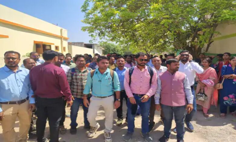 Gherao of Education Minister's Bungalow: Guest Teachers from Surguja and Kanker Arrive in Durg