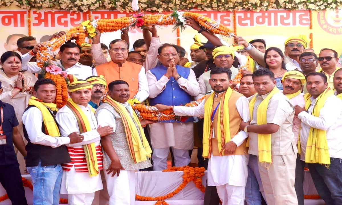 Chief Minister Vishnudeo Sai performed the circumambulation of the 'Shri Rudra Mahayagya' at Junwani Narmada Dham.