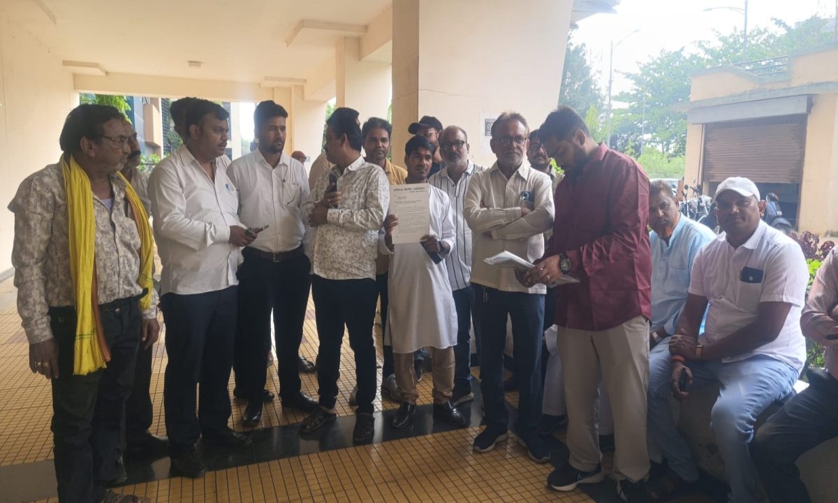 Controversy erupts in Chhattisgarh over sale of liquor in plastic bottles