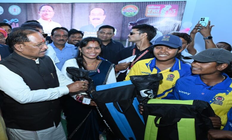 CM Sai felicitates women cricketers from Ichchela; distributes cricket kits