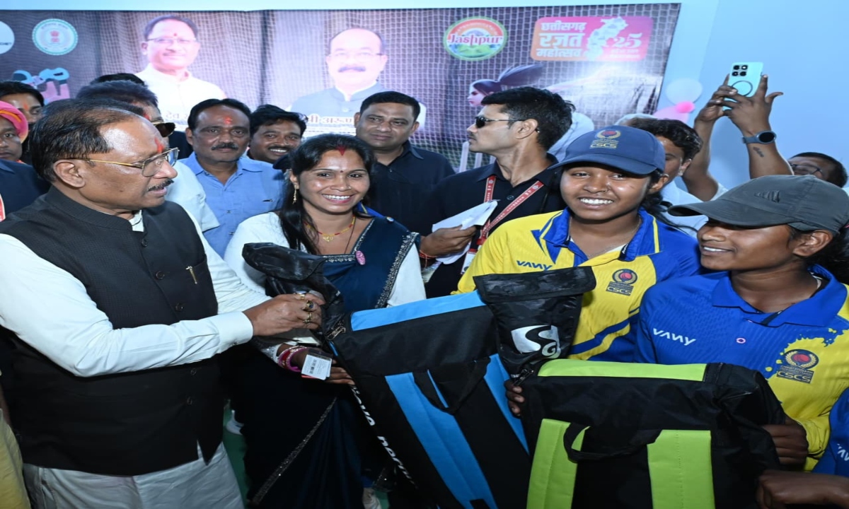 CM Sai felicitates women cricketers from Ichchela; distributes cricket kits