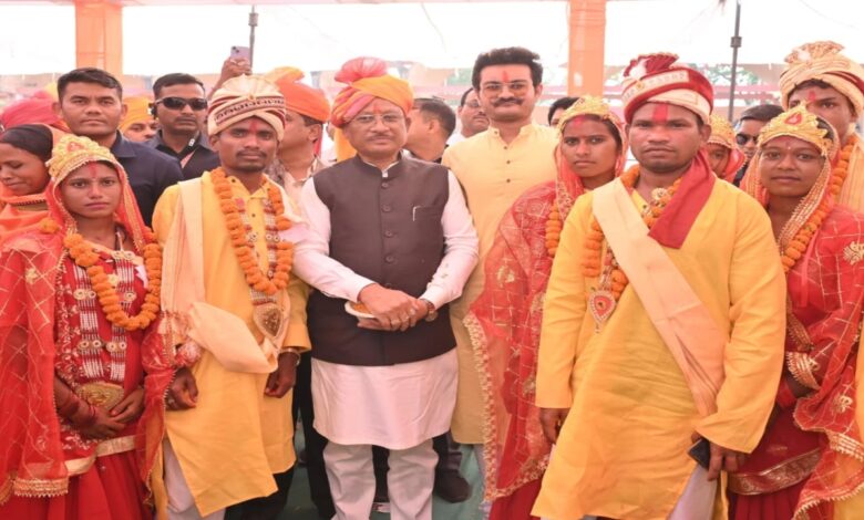 CM Sai Blesses 240 Newlywed Couples; Daughters Receive ₹50,000 Each