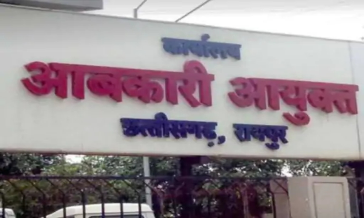 Dispute over Contract in Excise Department: Manpower Supply in Violation of Rules; Complaint Filed with Commissioner