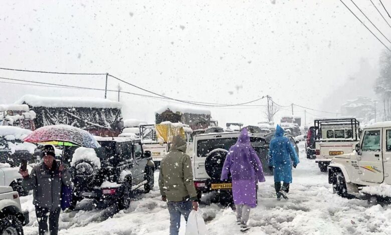 Snowfall in Himachal and Kashmir, weather shifts across North India; Yellow Alert for storms and rain in Delhi.