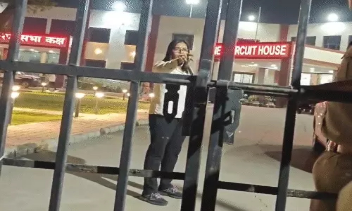 BJP Leader Fumes After Being Denied Entry to Circuit House; Asks Police: "Don't You Know the Protocol?"