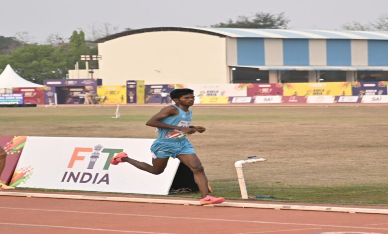 An Exemplary Struggle: Wearing Borrowed Spikes, Suraj Mashi Wins Silver Medal in 5000 Meters
