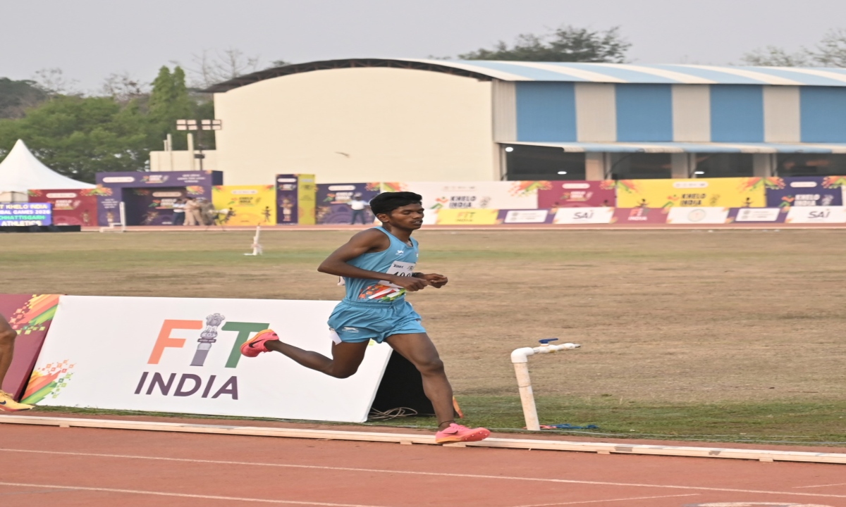 An Exemplary Struggle: Wearing Borrowed Spikes, Suraj Mashi Wins Silver Medal in 5000 Meters