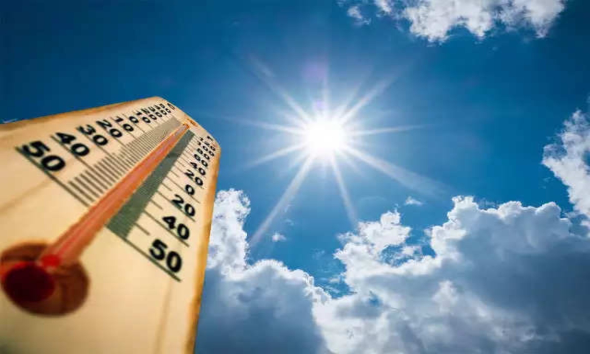 Heatwave Alert for Two Days in Several Areas, Including Raipur; Mercury Hits 44°C in Rajnandgaon.