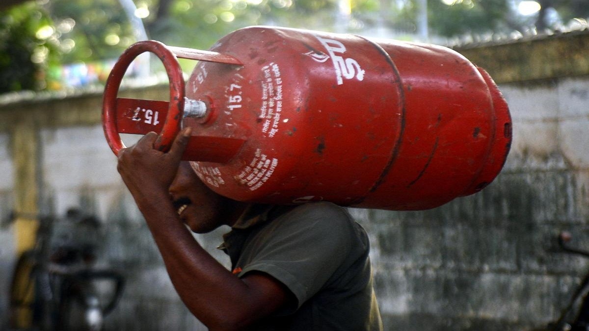 Relief in Chhattisgarh Amidst Gas Crisis: LPG Supply Situation Returning to Normal
