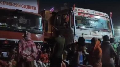 Uproar over SIR in Malda: Road blockade following the deletion of 2.2 million voters' names; 7 judges gheraoed.