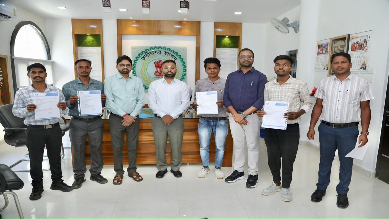 Steps Towards the Mainstream, Moving Away from Violence: Kanker Becomes the First District to Provide Employment After Training