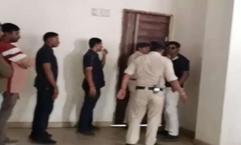 Major Ruckus at Congress Bhavan