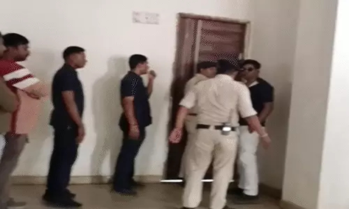 Major Ruckus at Congress Bhavan