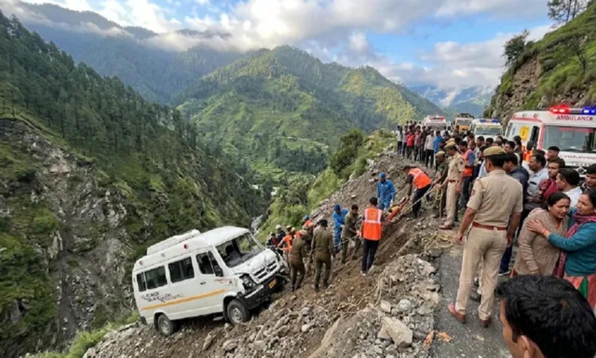 Major Tragedy in Kullu, Himachal: Tourist Bus Plunges into Gorge; 15 Tourists Onboard