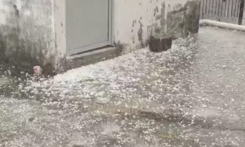 1,500 Tourists Stranded in Sikkim Due to Snowfall and Landslides; Storm and Rain Alert Issued for 16 States; 15 Dead in UP Due to Lightning Strikes