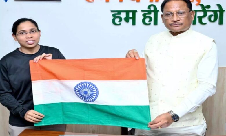 Mountaineer Amita Shrivas Meets CM Sai, Resolves to Conquer Everest