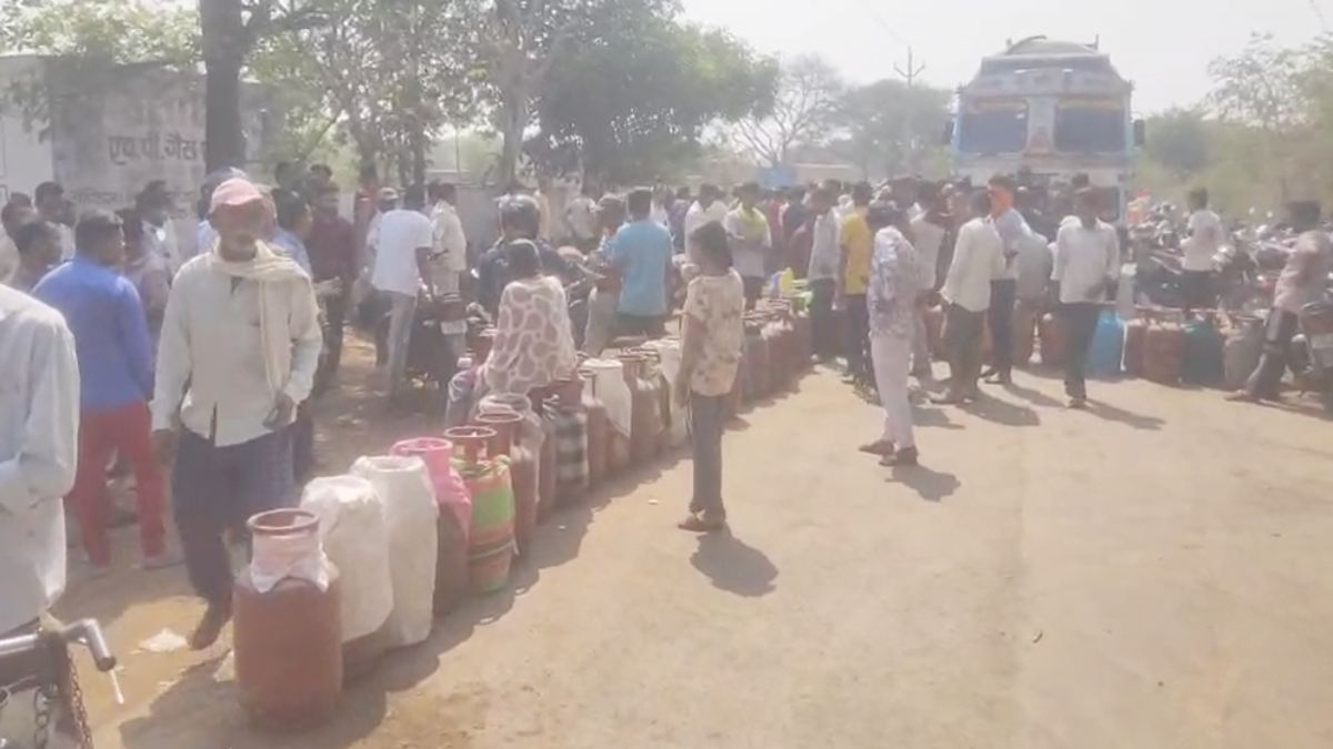 Anger Erupts Over Non-Availability of Gas Cylinders; Villagers Block Road