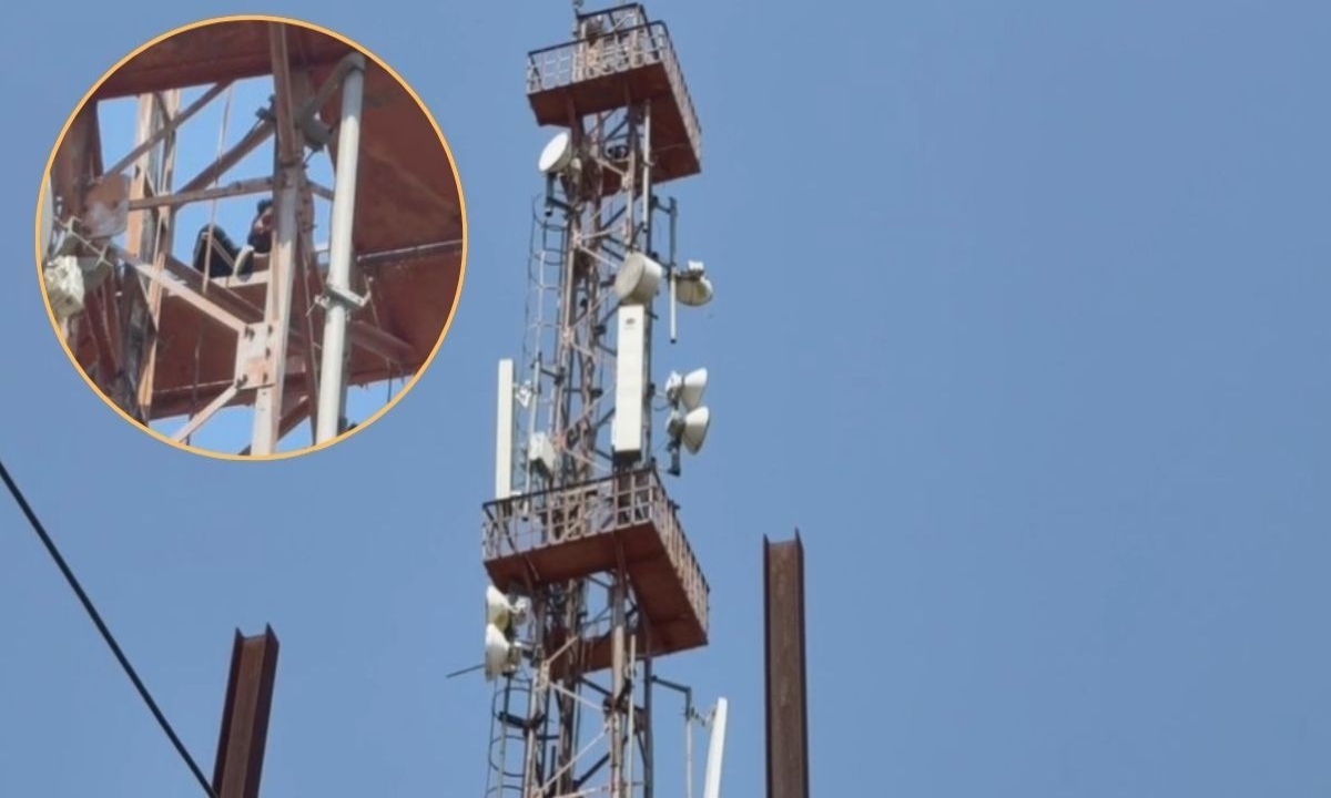 Young Man's High-Voltage Drama in Jagdalpur: Climbs Mobile Tower; Standoff Lasts for Hours