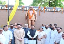 Unveiling of the statue of Pt. Ravi Shankar Tripathi in Ambikapur: CM Vishnudev Sai paid tribute