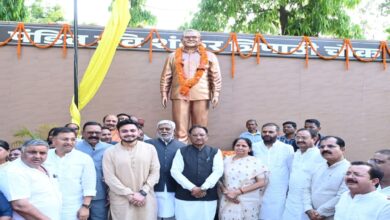 Unveiling of the statue of Pt. Ravi Shankar Tripathi in Ambikapur: CM Vishnudev Sai paid tribute