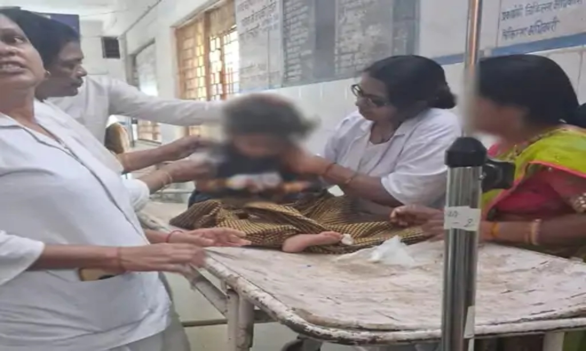 5-Year-Old Girl Found in a Sack in Durg; Mystery Unraveled After Spotting a Moving Sack Near a Well