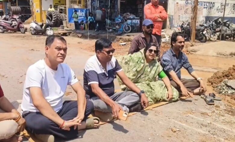 Uproar over Waterlogging: BJP Workers Block Highway Against Officials