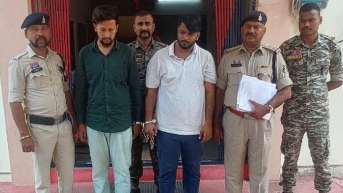 Addiction Turns Them into Peddlers: Two Youths Arrested for Selling 'Chitta' from a Car