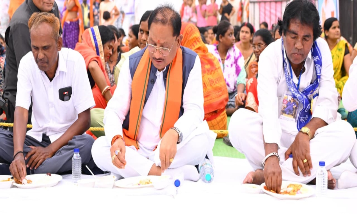 A Pledge to Take Constitutional Values ​​to Every Citizen: CM Sai Attends 'Samarasta Bhoj'