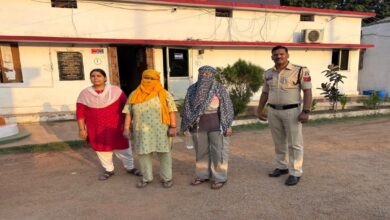 Dispute over mobile phone usage: Three people, including wife and daughter, kill father.