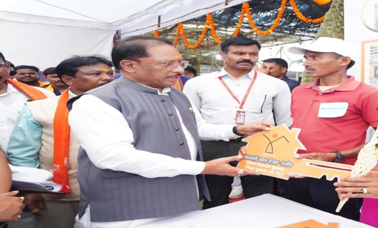 From a Mud Hut to a Permanent Home: Silger's Marvi Kosa Builds His Own Abode; Chief Minister Hands Over the 'Key to Happiness'