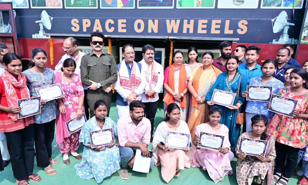 “Space on Wheels” Becomes a Mobile Space School for the Children of Jashpur.