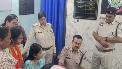 Uproar over Congress Leader's Statement: BJP Mahila Morcha Files Complaint at Police Station, Alleges Objectionable Remarks