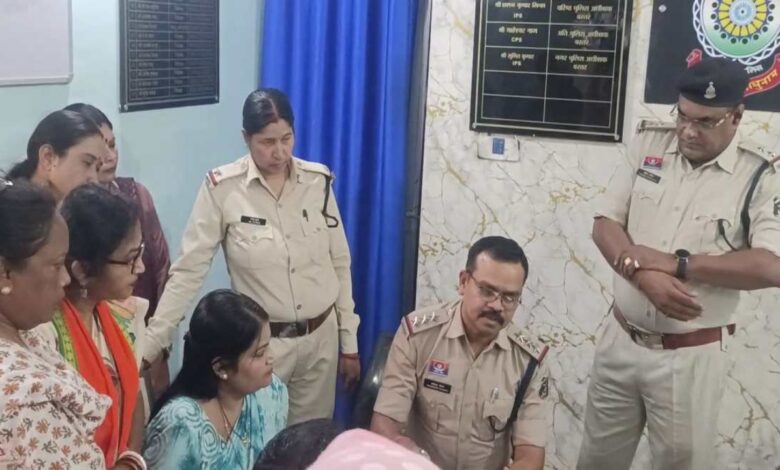 Uproar over Congress Leader's Statement: BJP Mahila Morcha Files Complaint at Police Station, Alleges Objectionable Remarks