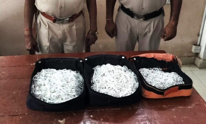 600 Pairs of Silver Anklets Recovered from Bus: Police and Passengers Left Stunned Upon Seeing Jewelry Worth ₹46 Lakhs