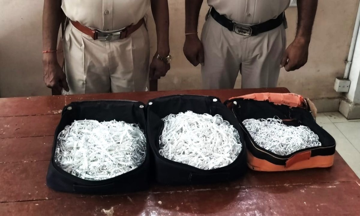 600 Pairs of Silver Anklets Recovered from Bus: Police and Passengers Left Stunned Upon Seeing Jewelry Worth ₹46 Lakhs