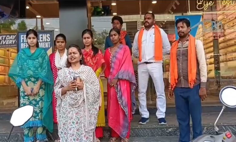 Protest Against Lenskart in the Capital: Intruders Storm Showroom, Smash Spectacles, and Assault Employees