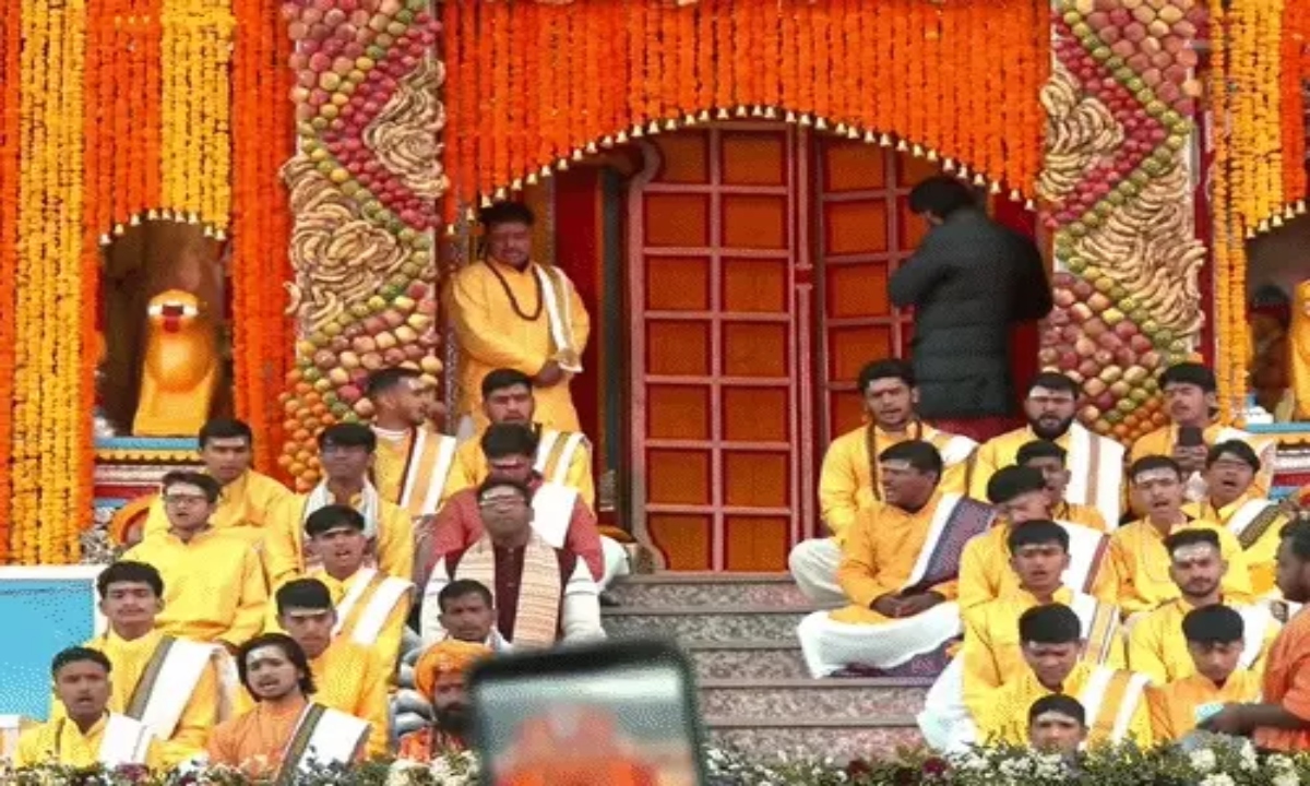 149 दिन बाद खुले बद्रीनाथ धाम के कपाट: CM और शंकराचार्य ने किए दर्शन, अनुकूल मौसम के संकेत