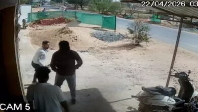 BJP Leader Beats Patwari and Operator: Storms Office, Attacks with Kicks and Sticks; Video Goes Viral