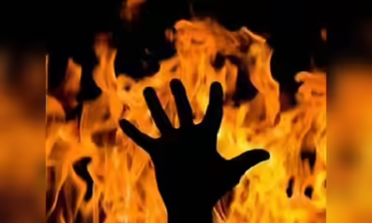 जमीन विवाद में खौफनाक वारदात: छोटे भाई ने बड़े भाई को जिंदा जलाया, मां के सामने हुई हत्या