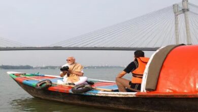 PM Modi's Boat Journey in Hooghly: Meets Boatmen; Shah Launches Sharp Attack on Mamata Government
