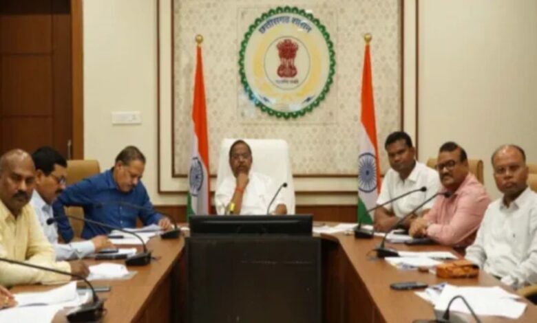 There is no shortage of fertilizer in the state; all farmers will receive fertilizers on time.