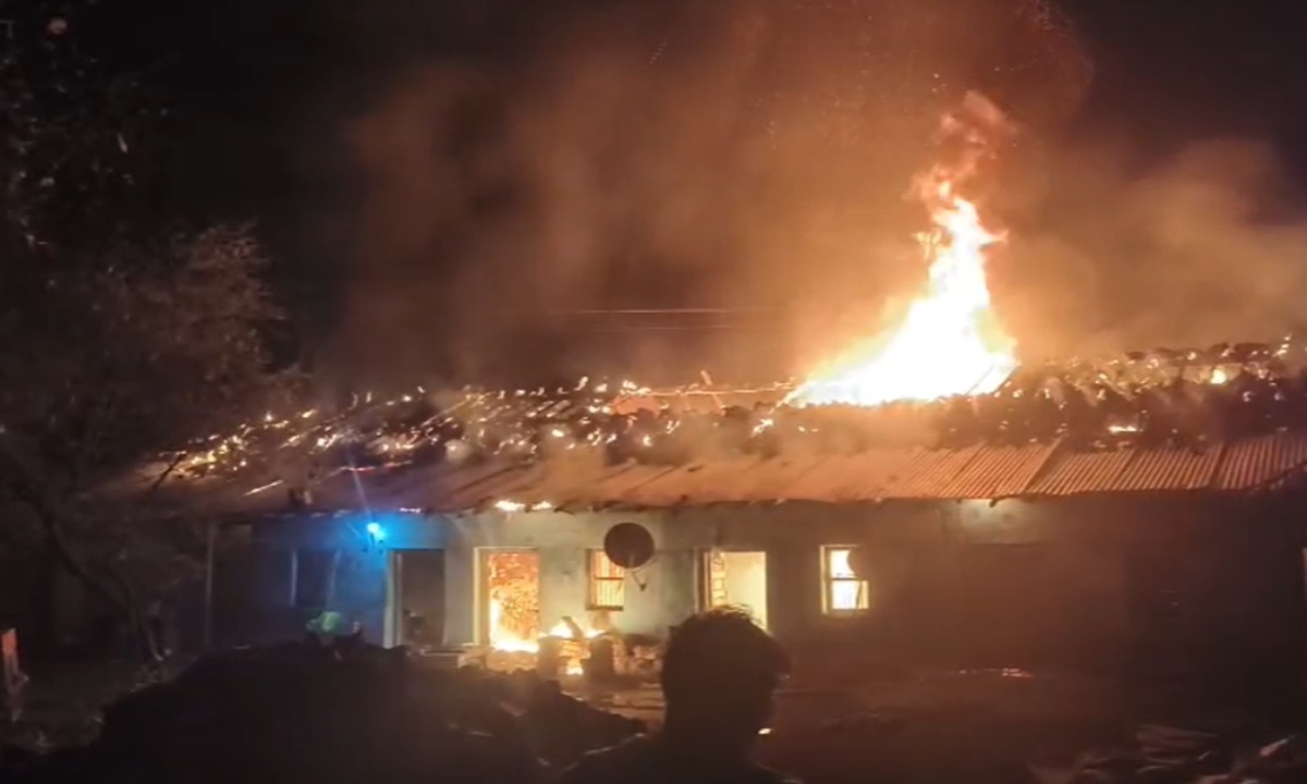 Massive Fire: Flames Erupting from a Locked House Engulf 9 Homes; Losses Amount to Lakhs