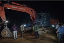 Government Cracks Down on Illegal Mining: Central Flying Squad Conducts Raid, 4 Machines Seized; Inspection Drive Continues Through the Night