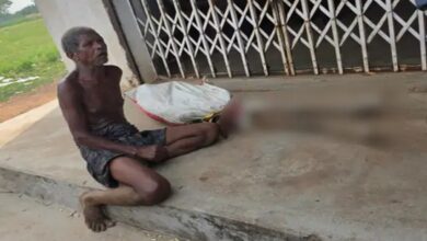 Brother Arrives at Bank Carrying Sister's Skeleton: Walked 3 km; Stymied by Staff's Condition