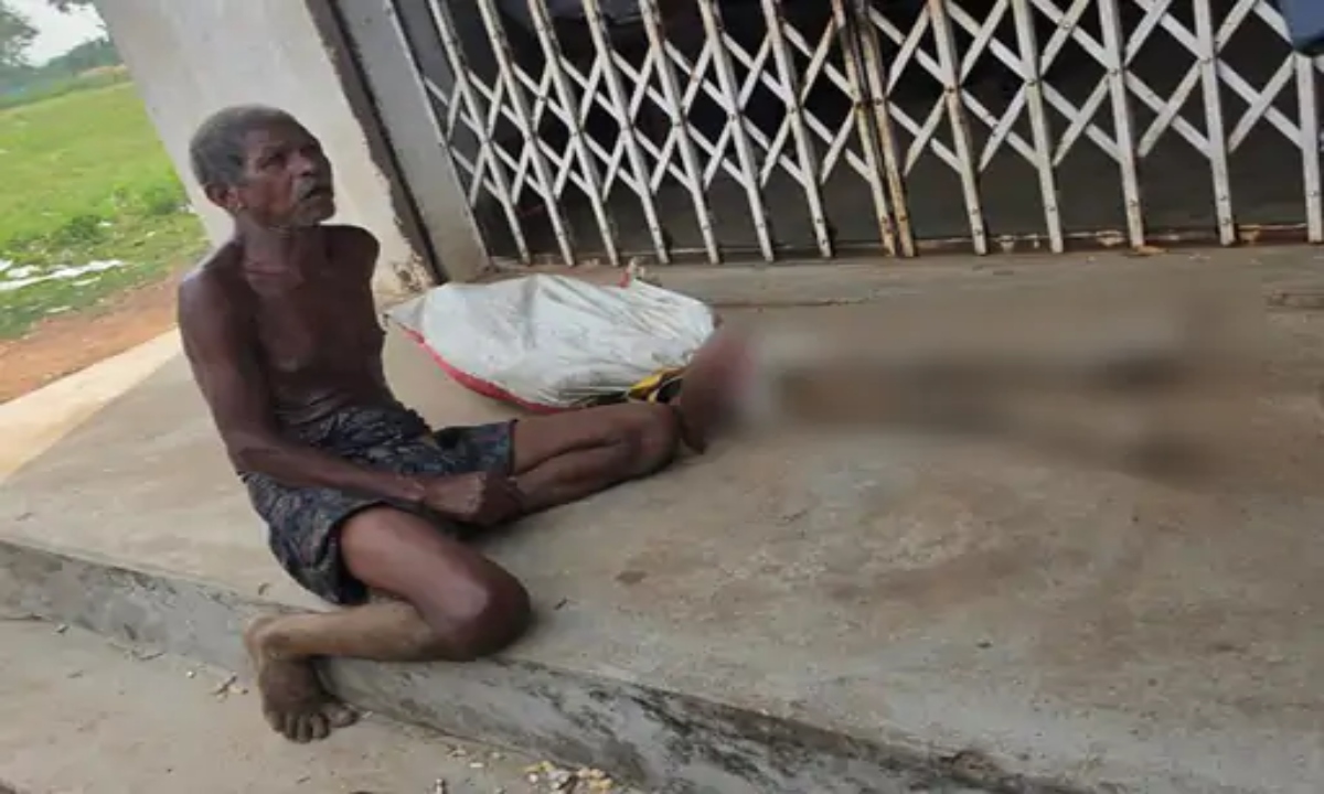 Brother Arrives at Bank Carrying Sister's Skeleton: Walked 3 km; Stymied by Staff's Condition