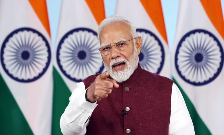 PM के संबोधन पर विवाद: 700 बुद्धिजीवियों ने चुनाव आयोग से की शिकायत