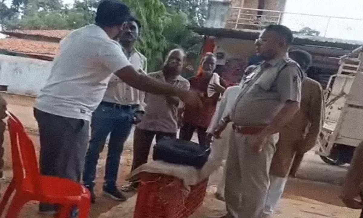 TI Slaps Businessman in Dhamtari; Video Goes Viral