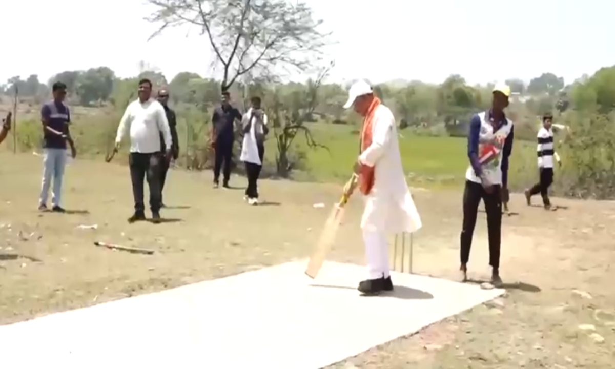 CM Vishnudeo Sai Plays Cricket with Children: Excitement Soars as He Steps onto the Field; Directs Provision of Sports Kits